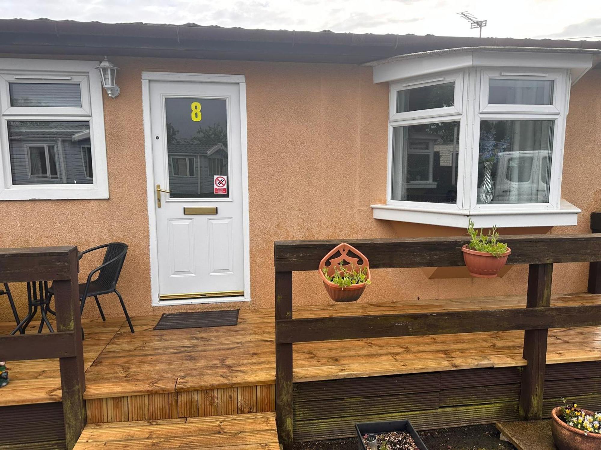 Semi-Detached Chalet - Uddingston, Glasgow Exterior foto